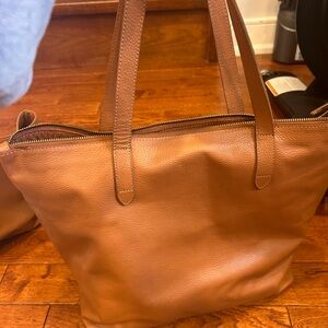 Cuyana Tan Leather Tote Spacious Elegant Design